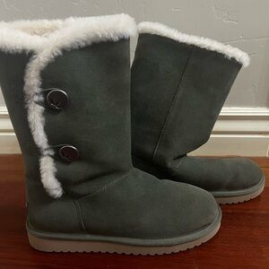 Koolaburra Dark Gray Winter Boots with White Fur Trim